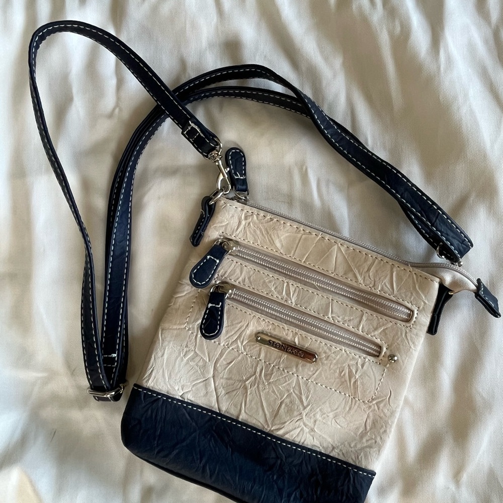 Stone Mountain Accessories Cream and Black Crossbody Bag